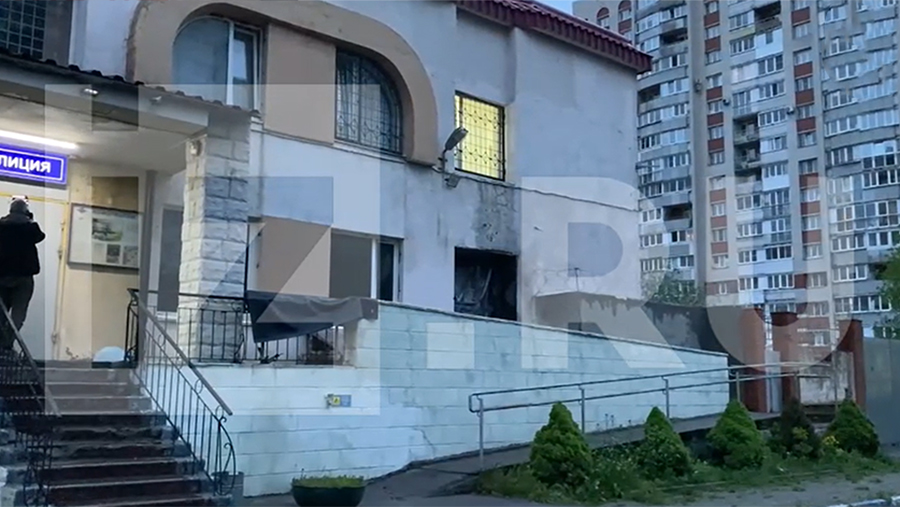 В Петербурге злоумышленники подожгли отдел полиции В Петербурге злоумышленники подожгли отдел полиции