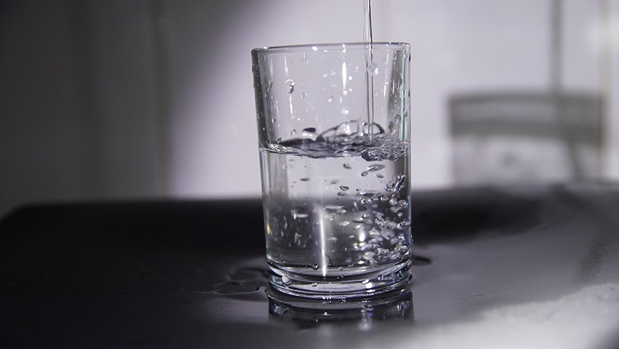 Врач призвала пить чистую негазированную воду