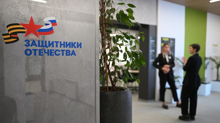 Путин пообещал расширить полномочия фонда «Защитники Отечества» Путин пообещал расширить полномочия фонда «Защитники Отечества»