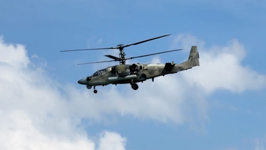Экипаж вертолета Ка-52М нанес удар по блиндажу с живой силой ВСУ в зоне СВО