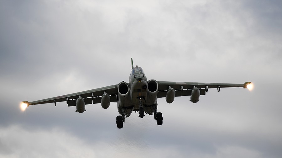 Экипажи штурмовиков Су-25 уничтожили живую силу и технику ВСУ Экипажи штурмовиков Су-25 уничтожили живую силу и технику ВСУ