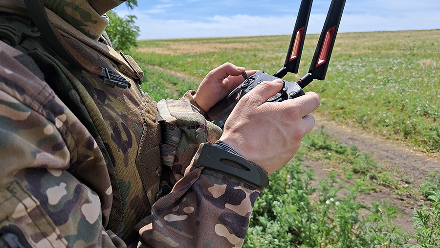 Операторы FPV-дронов уничтожили два бронеавтомобиля &laquo;Козак&raquo; ВСУ в зоне СВО