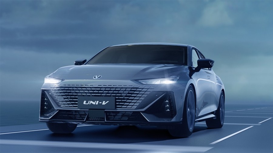 Лифтбэк Changan Uni-V получит автомат и полный привод в России Лифтбэк Changan Uni-V получит автомат и полный привод в России