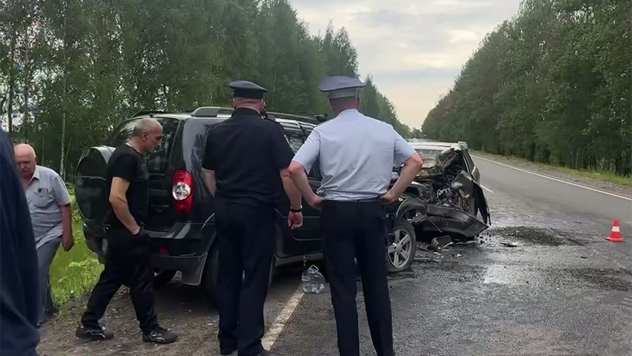 Четыре человека погибли и трое пострадали при ДТП в Ярославской области Четыре человека погибли и трое пострадали при ДТП в Ярославской области