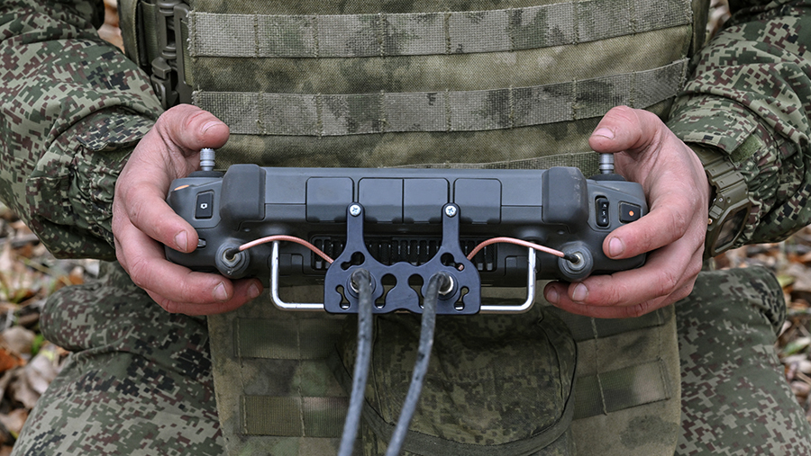 Операторы FPV-дронов уничтожили бронетранспортер М113 с личным составом ВСУ Операторы FPV-дронов уничтожили бронетранспортер М113 с личным составом ВСУ