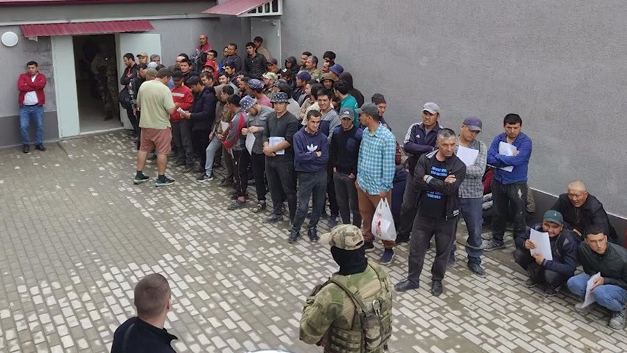 Полиция ДНР провела рейды по выявлению нелегальных мигрантов в Мариуполе