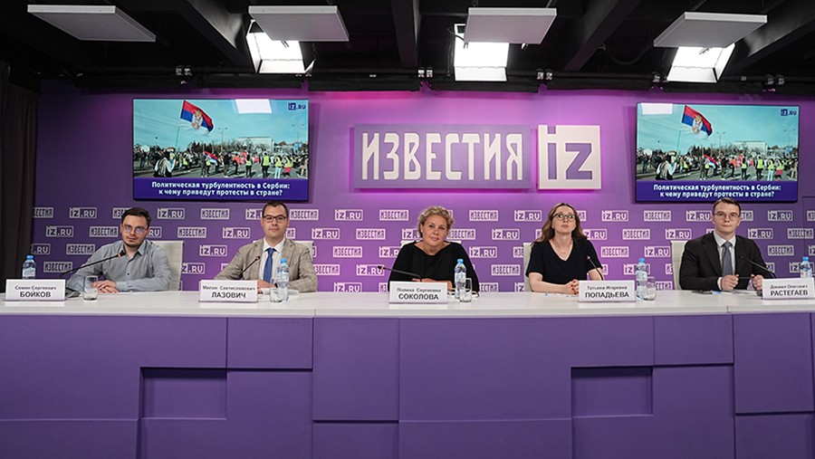 В МИЦ &laquo;Известия&raquo; обсуждают протесты в Сербии и возможные сценарии развития ситуации. Трансляция