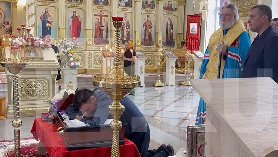 В Курской области прошло прощание с погибшим при атаке ВСУ мальчиком
