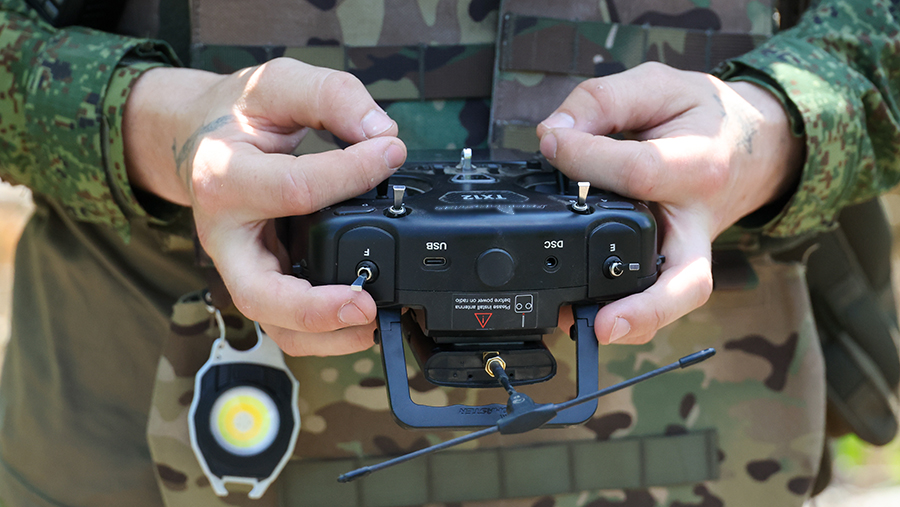 Операторы FPV-дронов уничтожили буксируемую гаубицу ВСУ в Запорожской области Операторы FPV-дронов уничтожили буксируемую гаубицу ВСУ в Запорожской области
