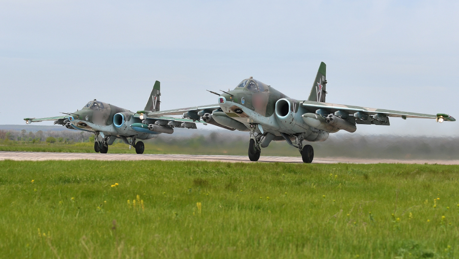 Экипажи самолетов Су-25 уничтожили опорный пункт ВСУ в зоне СВО
