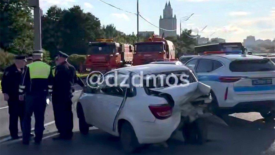 В ДТП на Кутузовском проспекте в Москве пострадали три человека В ДТП на Кутузовском проспекте в Москве пострадали три человека