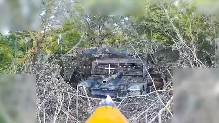 Расчет FPV-дронов центра «Рубикон» уничтожили танк Т-80БВ ВСУ Расчет FPV-дронов центра «Рубикон» уничтожили танк Т-80БВ ВСУ