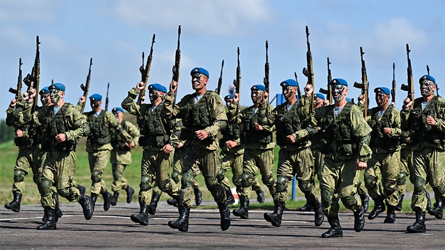 Белоусов поздравил военнослужащих и ветеранов с Днем Воздушно-десантных войск Белоусов поздравил военнослужащих и ветеранов с Днем Воздушно-десантных войск