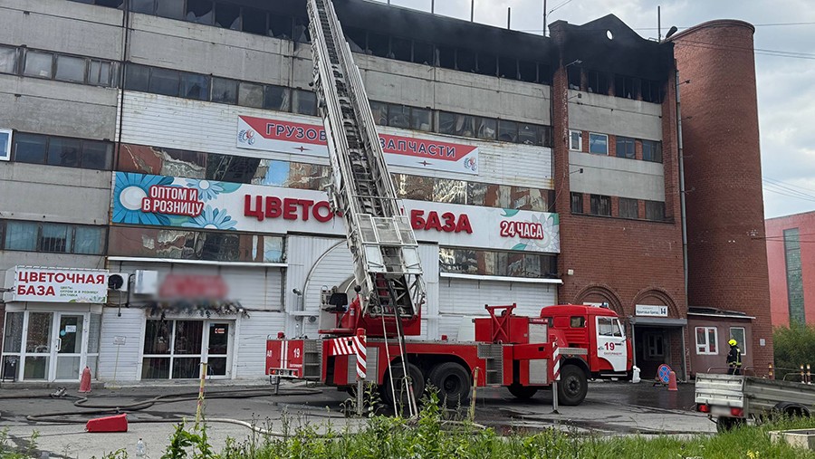 Пожар в гаражном комплексе в Екатеринбурге ликвидировали Пожар в гаражном комплексе в Екатеринбурге ликвидировали