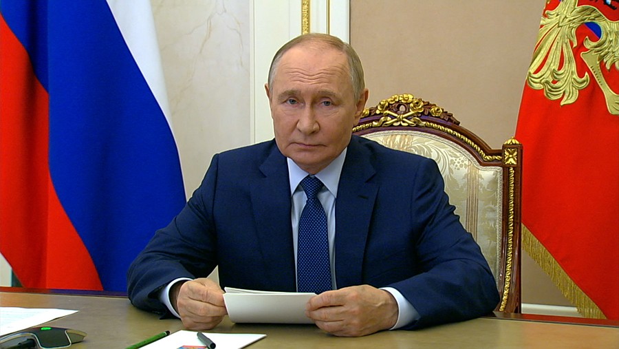 Путин указал на риски для РФ в связи с изменениями климата Путин указал на риски для РФ в связи с изменениями климата