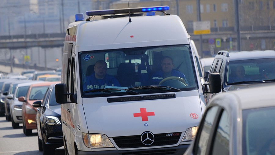 В России с 1 сентября вырос штраф за непропуск машин с мигалками