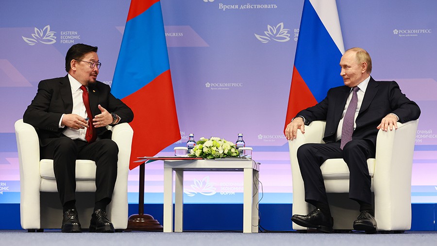 Путин встретился с премьером Монголии на полях ВЭФ