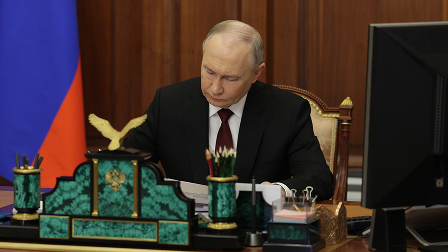 Путин подписал закон об ужесточении правил рекламы энергетиков Путин подписал закон об ужесточении правил рекламы энергетиков