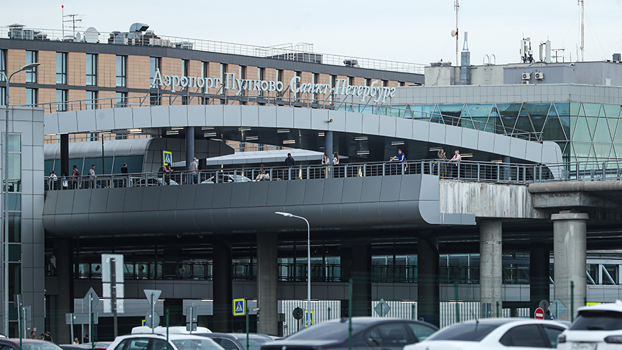 В петербургском аэропорту Пулково ввели временные ограничения на полеты В петербургском аэропорту Пулково ввели временные ограничения на полеты