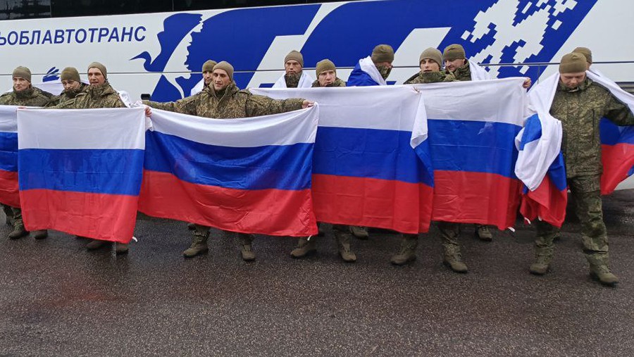 Россия и Украина провели обмен военнопленными по формуле 185 на 185 Россия и Украина провели обмен военнопленными по формуле 185 на 185