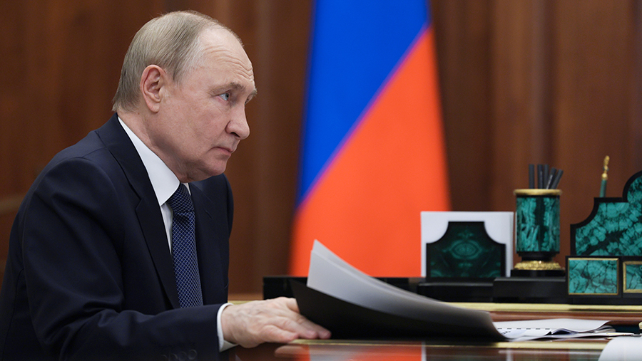 Путин указал на большой госдолг Ульяновской области Путин указал на большой госдолг Ульяновской области