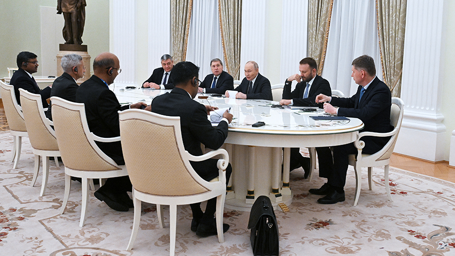 Путин провел в Кремле встречу с главой МИД Индии Джайшанкаром