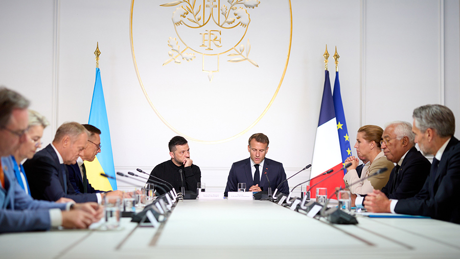 Макрон заявил о завершении работы «коалиции желающих» по гарантиям Киеву Макрон заявил о завершении работы «коалиции желающих» по гарантиям Киеву