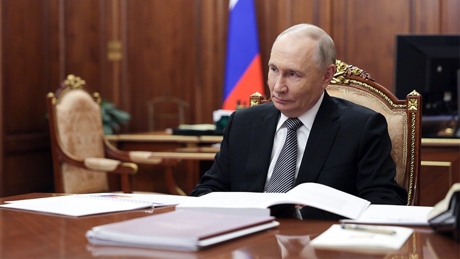 Путин встретился в Кремле с председателем Конституционного суда Зорькиным