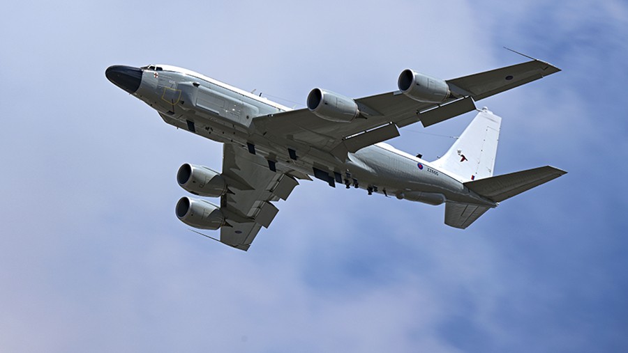 Британский разведывательный самолет Boeing RC-135 пролетел над Черным морем Британский разведывательный самолет Boeing RC-135 пролетел над Черным морем