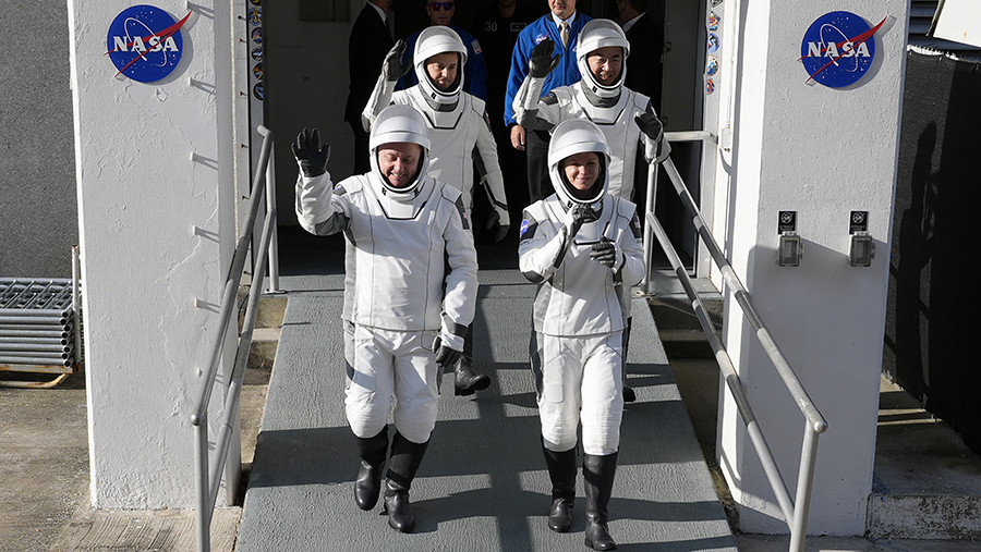 NASA анонсировало отстыковку корабля SpaceX с заболевшим членом экипажа 15 января NASA анонсировало отстыковку корабля SpaceX с заболевшим членом экипажа 15 января