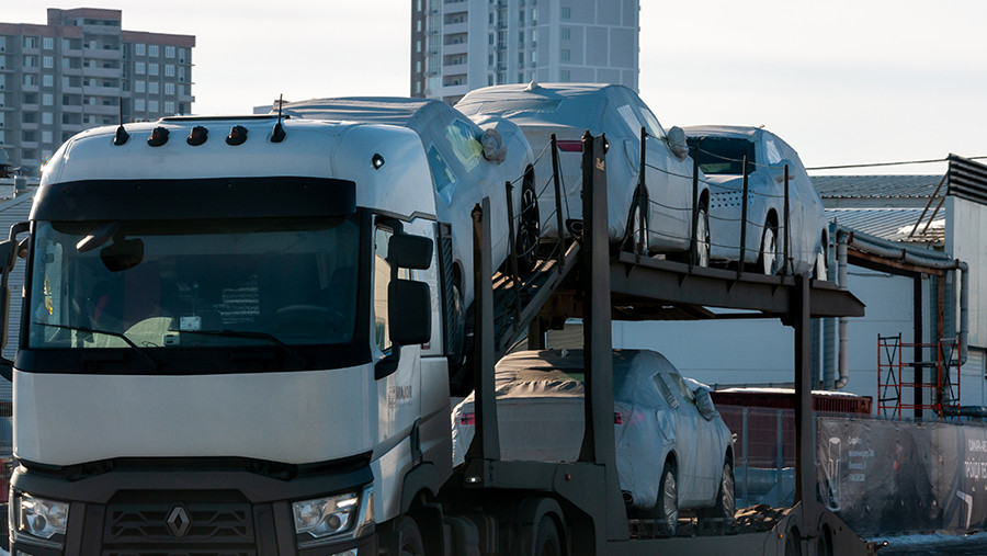 Импорт легковых автомобилей в Россию сократился на треть за год Импорт легковых автомобилей в Россию сократился на треть за год