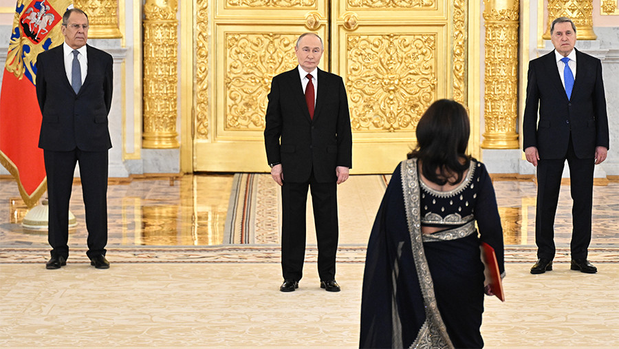 Путин принял верительные грамоты у послов 32 государств. Главное Путин принял верительные грамоты у послов 32 государств. Главное