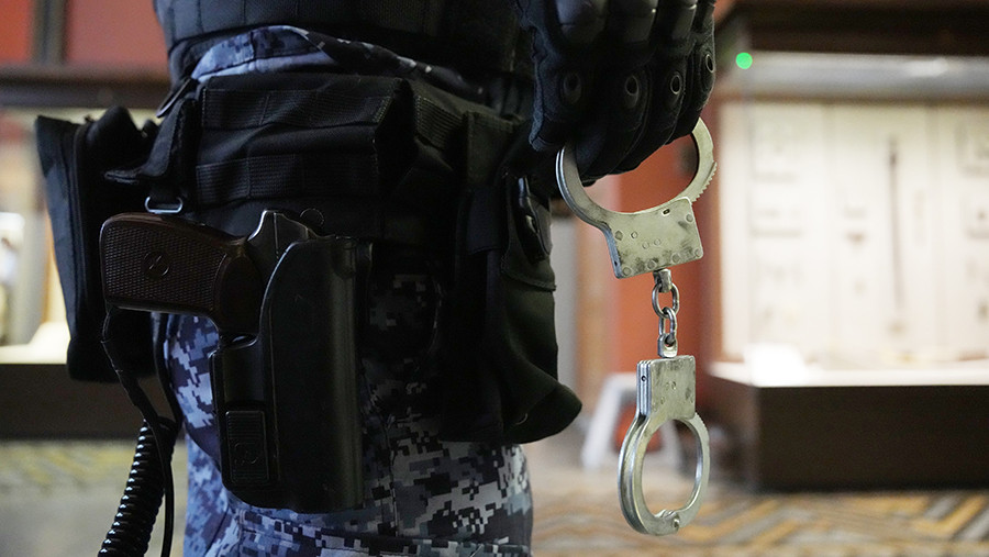 В Петербурге задержаны двое подозреваемых в минировании автомобиля офицера В Петербурге задержаны двое подозреваемых в минировании автомобиля офицера