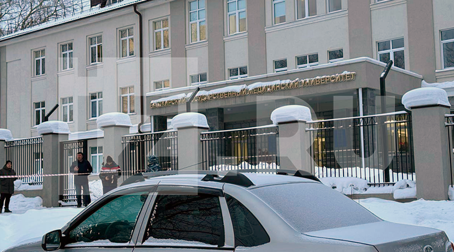 В Уфе задержан ранивший студентов и полицейского в общежитии мужчина В Уфе задержан ранивший студентов и полицейского в общежитии мужчина