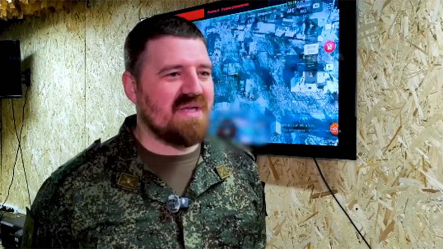 Бойцы ВС России в костюмах Дедов Морозов поздравляли жителей Димитрова Бойцы ВС России в костюмах Дедов Морозов поздравляли жителей Димитрова