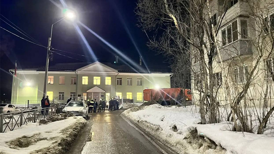 Возле гимназии в Костроме были обнаружены обломки БПЛА