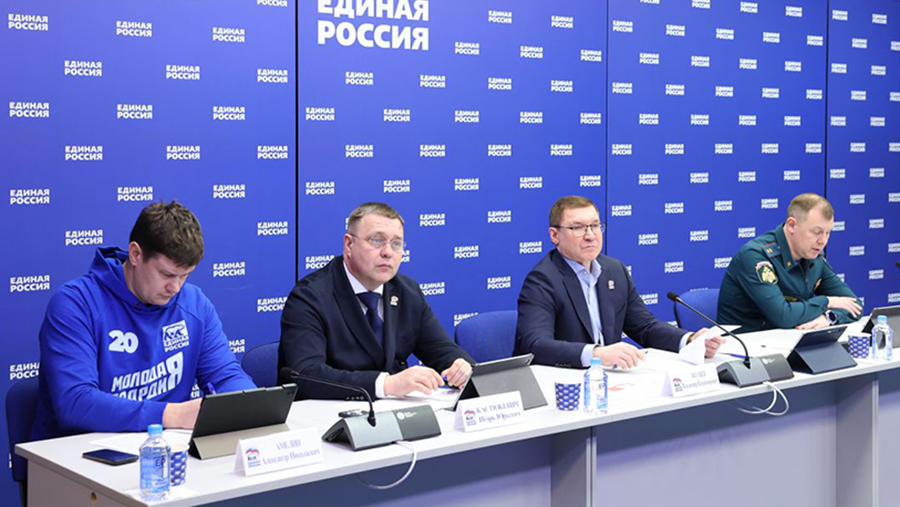 «Единая Россия» заявила о планах направлять активистов в регионы с угрозой паводков «Единая Россия» заявила о планах направлять активистов в регионы с угрозой паводков