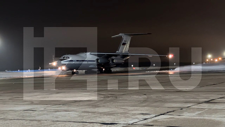 Самолет с 300 вернувшимися из плена бойцами ВС РФ приземлился в Подмосковье Самолет с 300 вернувшимися из плена бойцами ВС РФ приземлился в Подмосковье