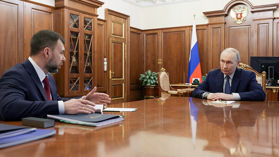 Путин обещал наградить удерживавшего в одиночку позиции 68 дней бойца ВС РФ Путин обещал наградить удерживавшего в одиночку позиции 68 дней бойца ВС РФ
