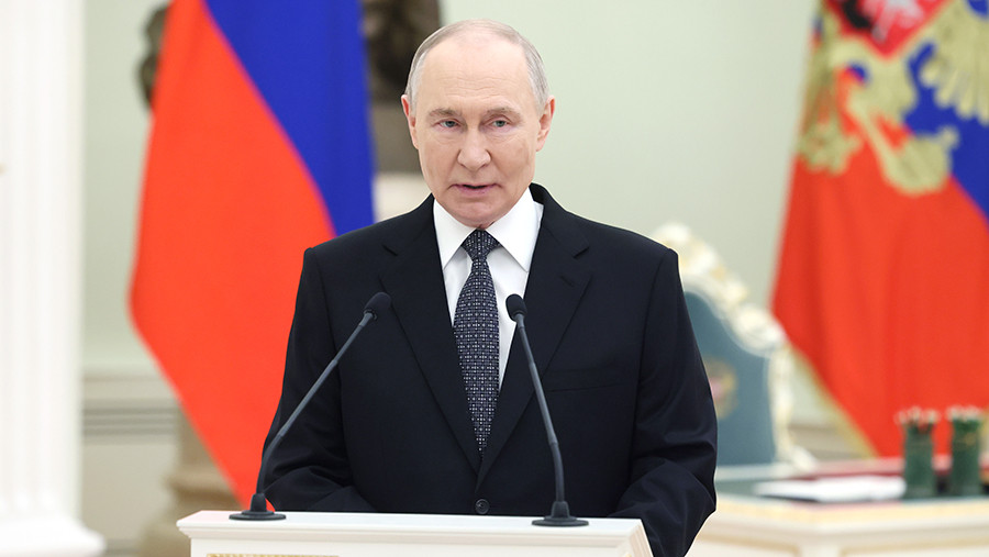 Путин назвал историческим выбор Крыма и Донбасса быть с Россией Путин назвал историческим выбор Крыма и Донбасса быть с Россией