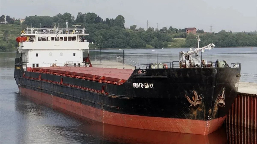 Атакованный дроном в Азовском море сухогруз отбуксировали в село Кучугуры Атакованный дроном в Азовском море сухогруз отбуксировали в село Кучугуры