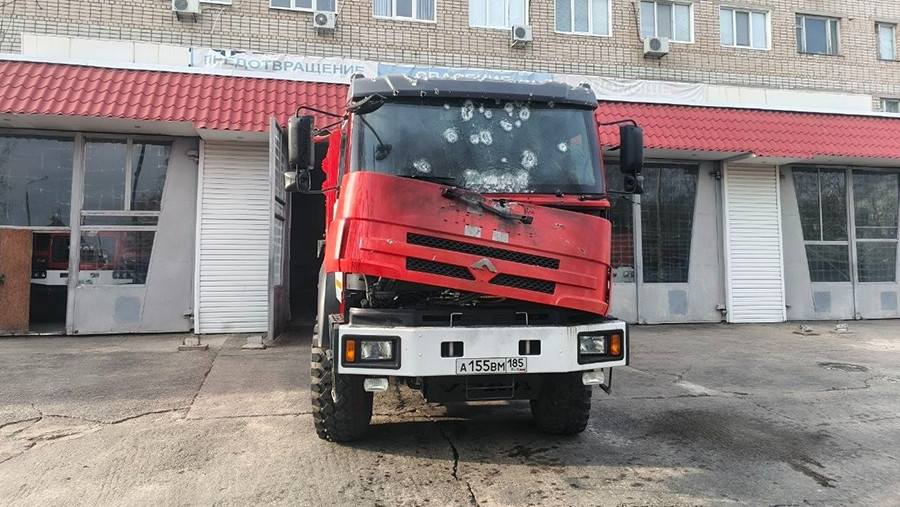 ВСУ ударили по машине МЧС во время тушения пожара в Энергодаре ВСУ ударили по машине МЧС во время тушения пожара в Энергодаре
