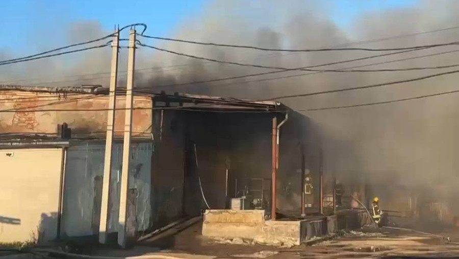 В Калининграде на складах произошел пожар на площади 1 тыс. кв. м В Калининграде на складах произошел пожар на площади 1 тыс. кв. м