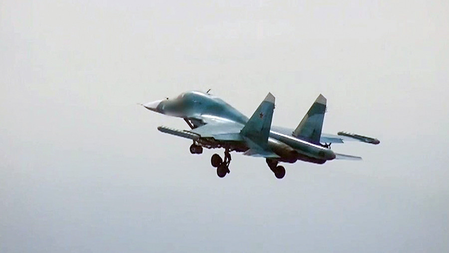 Российский истребитель Су-34 ликвидировал взвод ВСУ в бункере в Сумской области