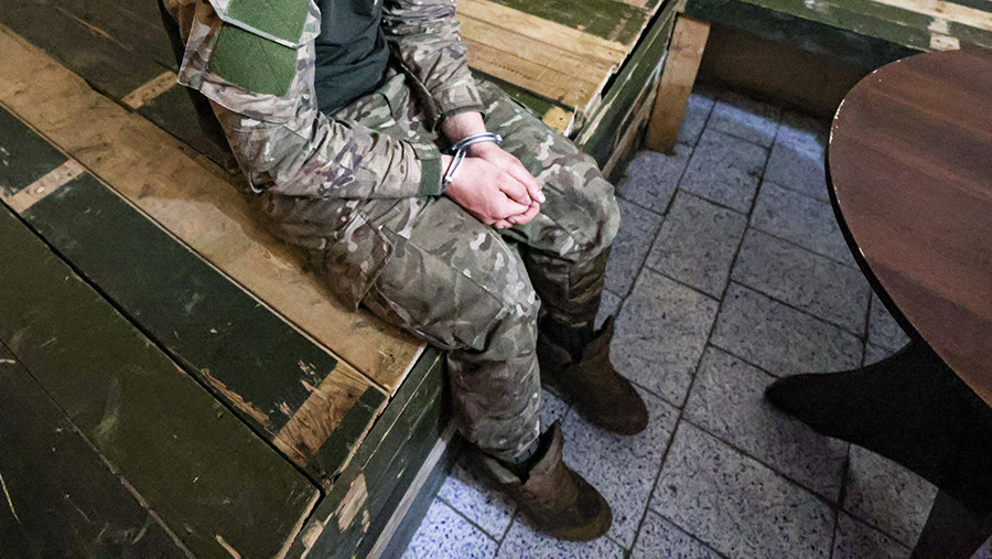 Украинский пограничник с 22-летней выслугой призвал сослуживцев сдаваться в плен Украинский пограничник с 22-летней выслугой призвал сослуживцев сдаваться в плен