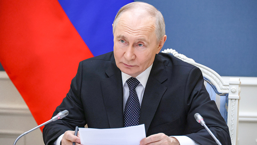 Путин обратился к россиянам по случаю Дня пограничника