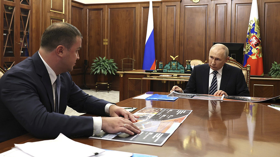 В Кремле анонсировали встречу Путина с губернатором Омской области Хоценко В Кремле анонсировали встречу Путина с губернатором Омской области Хоценко