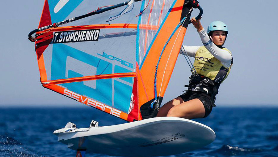 Россиянка Стопченко стала чемпионкой мира по парусному спорту среди юниоров Россиянка Стопченко стала чемпионкой мира по парусному спорту среди юниоров