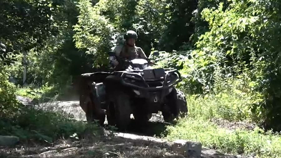 Бойцы «БАРС-13» рассказали о прорыве к военным в Константиновке под дронами ВСУ Бойцы «БАРС-13» рассказали о прорыве к военным в Константиновке под дронами ВСУ