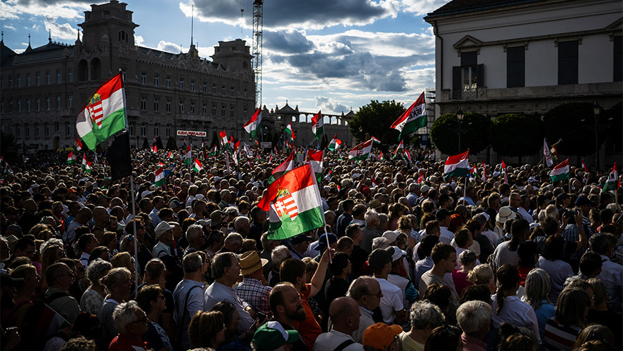 В Венгрии случился митинг против отставки президента В Венгрии случился митинг против отставки президента